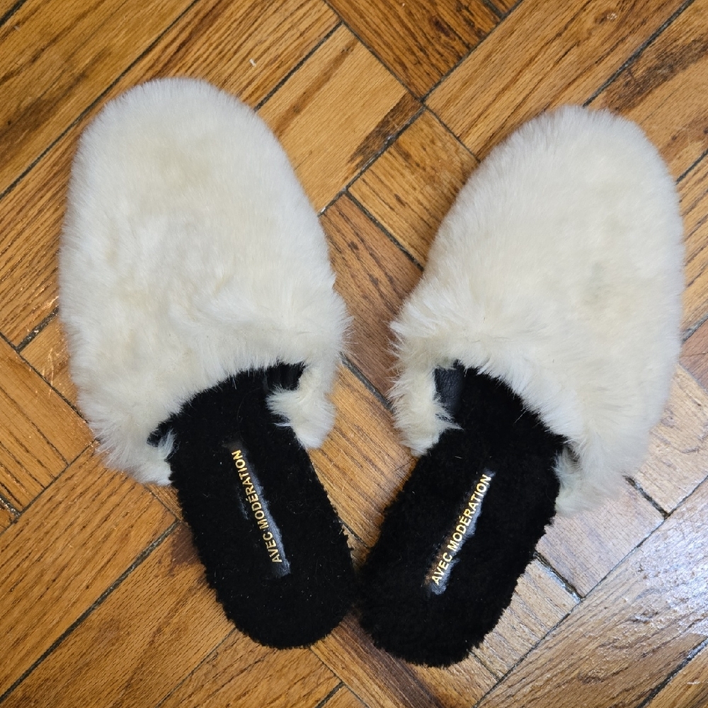 Avec Les Filles Fuzzy Cream and Black Slippers